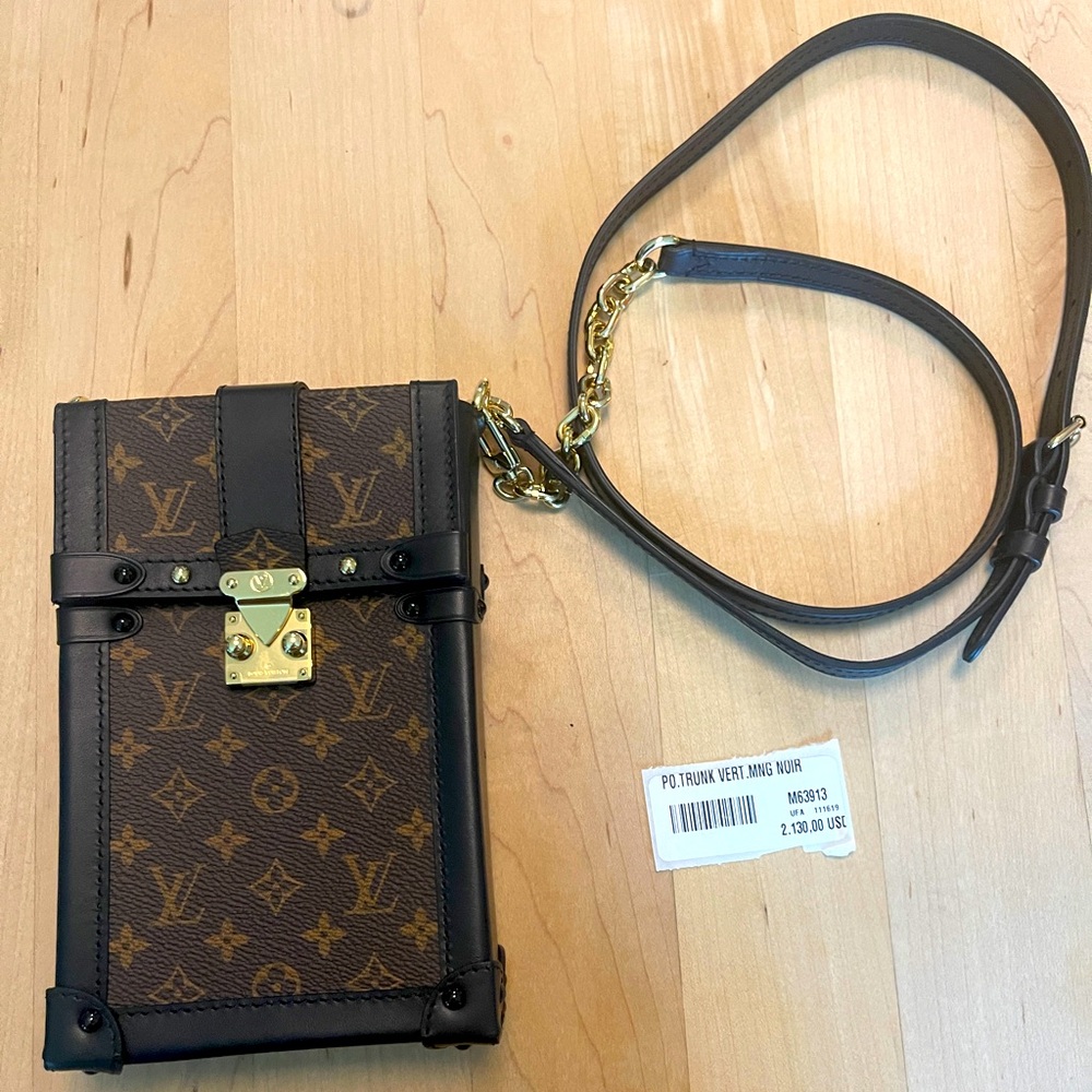 Louis Vuitton Monogram Pochette Trunk Verticale M63913 NWT